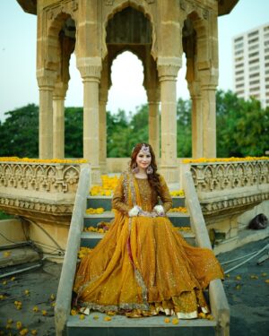 Neelam Muneer Instagram - So here it begins - Wanted an intimate Mayoun Night for myself!🌼

All the wedding festivities have just started.⭐️

MUA: @sanasarahssalon 
Outfit: @harisshakeelofficial 
Photo: @abdulsamadzia 
Jewellery: @theroyalflorist.shop 
Styling: @stylebywardakayani