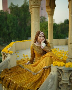 Neelam Muneer Instagram - So here it begins - Wanted an intimate Mayoun Night for myself!🌼

All the wedding festivities have just started.⭐️

MUA: @sanasarahssalon 
Outfit: @harisshakeelofficial 
Photo: @abdulsamadzia 
Jewellery: @theroyalflorist.shop 
Styling: @stylebywardakayani