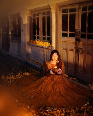 Neelam Muneer Instagram - So here it begins - Wanted an intimate Mayoun Night for myself!🌼

All the wedding festivities have just started.⭐️

MUA: @sanasarahssalon 
Outfit: @harisshakeelofficial 
Photo: @abdulsamadzia 
Jewellery: @theroyalflorist.shop 
Styling: @stylebywardakayani