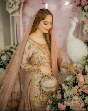 Neelam Muneer Instagram - Starting my new chapter of life with ‘Bismillah’🤲🏻🕊️
Remember us in your prayers.🤍

Outfit: @harisshakeelofficial 
Makeup: @rabiaanumsalon 
Jewellery: @nationaljewellersofficial 
Styling: @stylebykiranraza 
Photographer: @abdulsamadzia