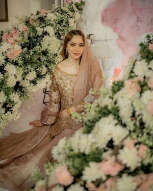 Neelam Muneer Instagram - Starting my new chapter of life with ‘Bismillah’🤲🏻🕊️
Remember us in your prayers.🤍

Outfit: @harisshakeelofficial 
Makeup: @rabiaanumsalon 
Jewellery: @nationaljewellersofficial 
Styling: @stylebykiranraza 
Photographer: @abdulsamadzia
