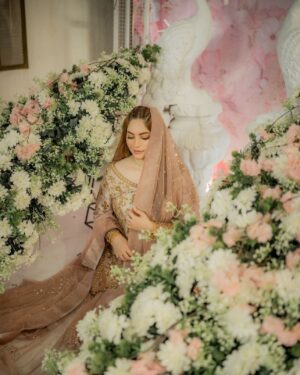 Neelam Muneer Instagram - Starting my new chapter of life with ‘Bismillah’🤲🏻🕊️
Remember us in your prayers.🤍

Outfit: @harisshakeelofficial 
Makeup: @rabiaanumsalon 
Jewellery: @nationaljewellersofficial 
Styling: @stylebykiranraza 
Photographer: @abdulsamadzia