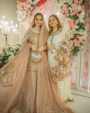 Neelam Muneer Instagram - Starting my new chapter of life with ‘Bismillah’🤲🏻🕊️
Remember us in your prayers.🤍

Outfit: @harisshakeelofficial 
Makeup: @rabiaanumsalon 
Jewellery: @nationaljewellersofficial 
Styling: @stylebykiranraza 
Photographer: @abdulsamadzia