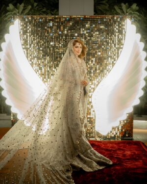 Neelam Muneer Instagram - Wherever we are destined to go - to the midst of the crowd or its at the end of the world, I will follow you!🤍♾️
MUA: @sanasarahsalon x @stylebywardakayani 
Jewellery: @nationaljewellersofficial x @stylebykiranraza 
Outfit: @parniyaanbyayesha 
Groom outfit: @edgerepublicofficial 
Photo: @abdulsamadzia
