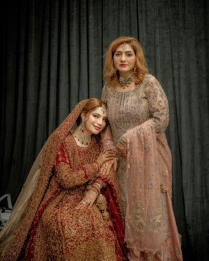 Neelam Muneer Instagram - All these years telling my heart when the time is right, all those hundreds of prayers finally came true!♥️

MUA: @sanasarahssalon x @stylebywardakayani 
Jewellery: @nationaljewellersofficial 
Outfit: @haseensofficial x @stylebykiranraza 
Mehndi: @hennabymehaknasir 
Photo: @abdulsamadzia