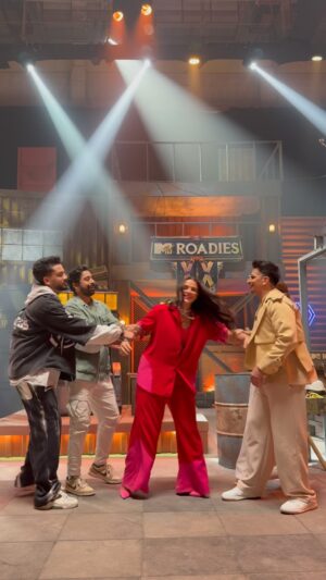 Neha Dhupia Instagram - The one thing in common between life and @mtvroadies … is that I’m always getting pulled in several different directions … n glad I’m still smiling thru it all 😉 😍😎😀♥️ … #gangneha … feels good to be back 
.
.
.
.
.
.
.
.
Credits 

Look 1 
👗@geishadesigns 💎@chanelofficial

Look 2 
👗 @zara 💎 Neha’s own 

Look 3 
🥋 @chola_the_label 💎 @karishma.joolry

Look 4
👖@zara 💎 @peachyaccessories_official

Look 5 
👚@phprojecct 💎 @isharya @karishma.joolry

👗🪞@gurleengambhir
💄🪮 @yountentsomo
Assisted by @divya_sanjay8