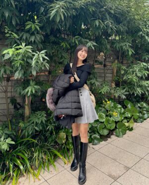Nene Shida Instagram - 私服☺︎
髪の毛が長くなってきてから、デコルテちら見えお洋服が好みなねねまる

そして先日 @faceline_plus さんで、ハーブピーリングを受けて、お肌の調子がすこぶる良いです💓お風呂あがりのつるっとした肌と毎朝のメイクのりの良さに気分があがります♪

#フェイスラインプラス #コルギ#ハーブピーリング #銀座エステ#クリスティーナ