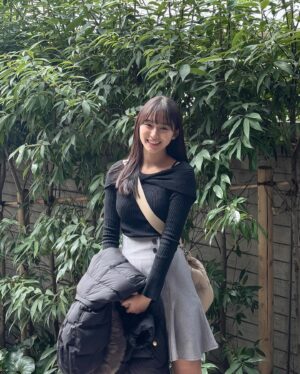 Nene Shida Instagram - 私服☺︎
髪の毛が長くなってきてから、デコルテちら見えお洋服が好みなねねまる

そして先日 @faceline_plus さんで、ハーブピーリングを受けて、お肌の調子がすこぶる良いです💓お風呂あがりのつるっとした肌と毎朝のメイクのりの良さに気分があがります♪

#フェイスラインプラス #コルギ#ハーブピーリング #銀座エステ#クリスティーナ