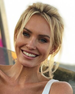 Nicky Whelan Instagram - Hello Australian summer … #lunaPark #followthesun … Friday vibes 🇦🇺❤️🌞