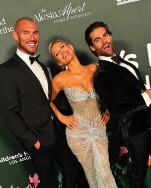 Nicky Whelan Instagram - The @childrensla provides world-class, compassionate care, offering hope and healing to children and their families. Through innovative treatments and heartfelt support, they truly transform lives. Thank you for having me. 🩷🫶🏼
#stylist @biancaarose_ 
#dress @madoh.official 
#jewelry @sinai.au 
#shoes @shoe_connection 
@glam @sarahsullivanmakeup