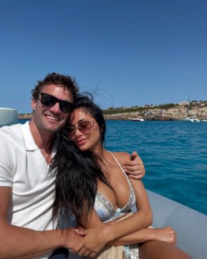 Nicole Scherzinger Instagram - Happy Valentine’s Day everyone! Especially to my ❤️@te11 
To the ones who have someone and to those who don’t, just remember, “you are the one you’ve been waiting for.” Wishing everyone LOVE today❣️