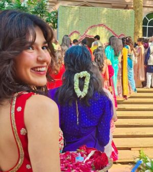 Nidhi Bhanushali Instagram - Swarg se nahi, dost ki shadi se utri hoon 😉