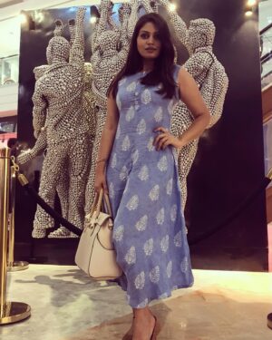 Nidhi Mahawan Instagram - Wherever you go, don’t forget to carry that subtle attitude 😉

#shopping #girls #metime #leisure #style #essence #ootd #indowestern #blockprint #attitude #gratitude #loveyourself #indiangirl #bollywood #bollywoodactress #trending #instagood #travelgram