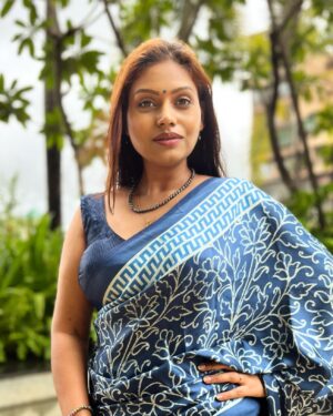 Nidhi Mahawan Instagram - Saree Love ❤️ 
.
.
#nidhi #nidhimahawan #saree #sareelove #sareelover #sareelovers #sareelove❤️ #sareefashion #sari #desigirl #desifashion #indianwear #bollywoodstyle