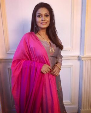 Nidhi Mahawan Instagram - Donning a different look for my next series 😃😃

#sneakpeek #behindthescenes #new #ootd #bollywoodactress #indian #indiangirl #suit #indiandresses #pink #grey #bollywood #webseries #instagood #instagram #instalike #instafashion #fashionblogger #fashionista #diva #princess #attitude #gratitude #live #laugh #love