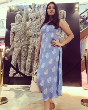 Nidhi Mahawan Instagram - Wherever you go, don’t forget to carry that subtle attitude 😉

#shopping #girls #metime #leisure #style #essence #ootd #indowestern #blockprint #attitude #gratitude #loveyourself #indiangirl #bollywood #bollywoodactress #trending #instagood #travelgram