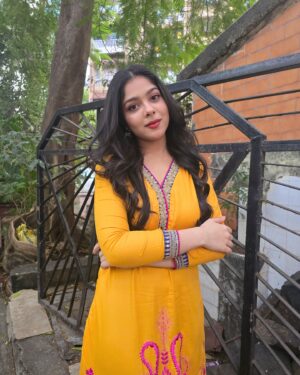 Niharika Chouksey Instagram - 🌻

Makeup And Hair By @revatis_makeup ✨

#niharikachouksey #swipe