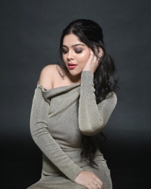 Niharika Chouksey Instagram - Saare Jahaan Main Dhoonda 🫠
Aakhir Main Khud Mein Hi Paaya 💕

📸 @ankitsahu8589 @unreel_ank 

#niharikachouksey #swipe #selflove #putyourselffirst