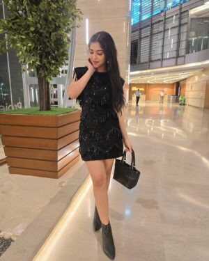Niharika Chouksey Instagram - 🖤🖤

#niharikachouksey #swipe
