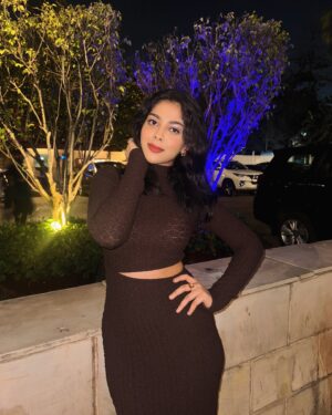 Niharika Chouksey Instagram - “New year, new hair.” 💁🏻‍♀️✨

#niharikachouksey #happynewyear #swipe #shorthairdontcare #hello2025 #thelalit #socializare