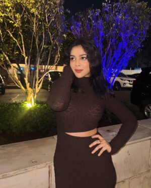 Niharika Chouksey Instagram - “New year, new hair.” 💁🏻‍♀️✨

#niharikachouksey #happynewyear #swipe #shorthairdontcare #hello2025 #thelalit #socializare