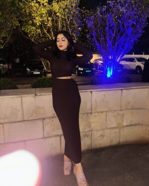 Niharika Chouksey Instagram - “New year, new hair.” 💁🏻‍♀️✨

#niharikachouksey #happynewyear #swipe #shorthairdontcare #hello2025 #thelalit #socializare