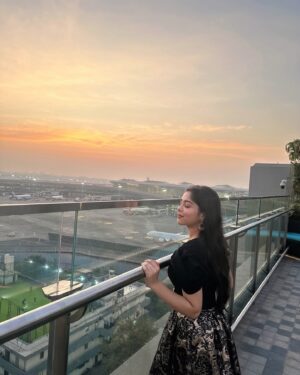 Niharika Chouksey Instagram - Golden Hour ✨

#niharikachouksey #prettyskies #sundowner