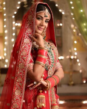 Nikki Sharma Instagram - Happy MahaNavami ❤️ 

#nikkisharma @studiolsd_ @zeetv #pkpass