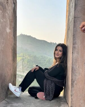 Nikki Sharma Instagram - 🌈💓🦋🌲🍃✨

I like places that make you realise how tiny you and your problems are 

#mothernature