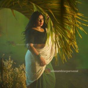 Nila Nambia Instagram - സാരിലാണോ അതോ മുണ്ടിലാണോ നിങ്ങൾക്ക് എന്നെ കാണാൻ ഇഷ്ട്ടം? തുണിയില്ലാതെ എന്ന കമന്റ്‌ നിരോധിച്ചിരിക്കുന്നു 😂