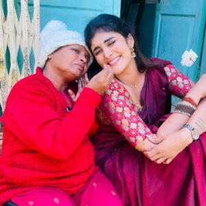 Nimeshika Radhakrishnan Instagram - ❤️💫🐣 

.
.
. #loveyourself #portraitphotography
