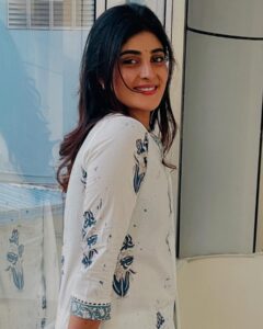 Actress Nimeshika Radhakrishnan HD Photos and Wallpapers January 2025