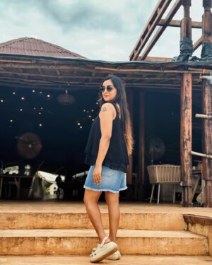 Nimmy Arun Gopan Instagram - Spent my birthday just the way I love—slow and serene. Lunch at a beautiful cafe, a peaceful beach view, and the perfect sunset. There’s something magical about the ocean, always grounding me. There’s just something so calming about watching the sunset on the beach—it’s where I feel most like myself. 

So grateful for the love, the laughter, and the warm wishes. 

Here’s to many more days like this, surrounded by good food, good friends, and endless sunsets. ☀️