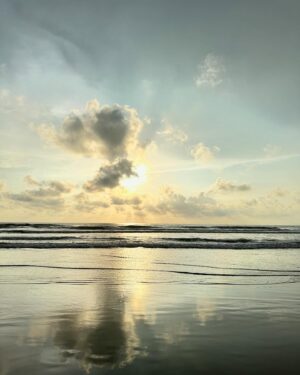 Nimmy Arun Gopan Instagram - Spent my birthday just the way I love—slow and serene. Lunch at a beautiful cafe, a peaceful beach view, and the perfect sunset. There’s something magical about the ocean, always grounding me. There’s just something so calming about watching the sunset on the beach—it’s where I feel most like myself. 

So grateful for the love, the laughter, and the warm wishes. 

Here’s to many more days like this, surrounded by good food, good friends, and endless sunsets. ☀️