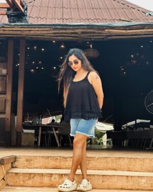 Nimmy Arun Gopan Instagram - Spent my birthday just the way I love—slow and serene. Lunch at a beautiful cafe, a peaceful beach view, and the perfect sunset. There’s something magical about the ocean, always grounding me. There’s just something so calming about watching the sunset on the beach—it’s where I feel most like myself. 

So grateful for the love, the laughter, and the warm wishes. 

Here’s to many more days like this, surrounded by good food, good friends, and endless sunsets. ☀️