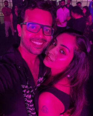 Nimmy Arun Gopan Instagram - Cheers to 11 years of us. Happy Anniversary!

@arungopanlive ❤️

#weddinganniversary #11years