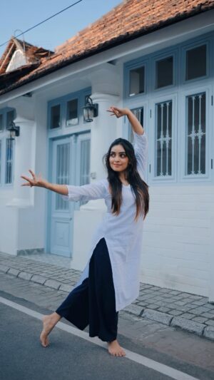 Nimmy Arun Gopan Instagram - Finally danced to one of my all-time favorite songs – Ghanan Ghanan from Lagaan! The rhythm, the vibe, and everything about this movie are pure magic. 🌧️✨ Been wanting to do this for so long, and it felt amazing to finally do it. 💃🏽🌿

Shot by @_story_telle__r 

#ghanandance #lagaan #reelitfeelit #insta #reels