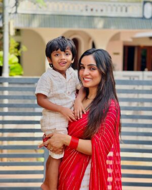 Nimmy Arun Gopan Instagram - Bits and pieces ❤️

#family #onam2024 #throwback