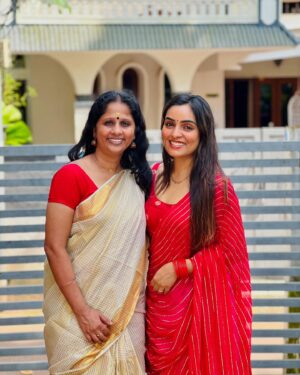 Nimmy Arun Gopan Instagram - Bits and pieces ❤️

#family #onam2024 #throwback