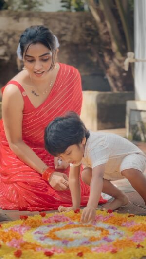 Nimmy Arun Gopan Instagram - Yes, it’s a bit late to post this, but some moments are too precious to rush. This isn’t just content, it’s a beautiful memory with our family that I wanted to cherish and document forever. 🌸✨ Here’s a glimpse of our Onam 2024—filled with love, laughter, and togetherness. 🥰 

We missed you both so much on this day Divyechi and Janu @_lazyfoodie_ @janaki_easwar 

@arungopanlive @babyaaryan_ @anoopdivakaranv @reshmarsreeraj @sreerajdivakar @_.abhiram._.s @varierdivakara @jayasree_am ❤️

#OnamVibes #FamilyMemories #onam2024