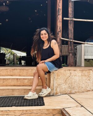 Nimmy Arun Gopan Instagram - Spent my birthday just the way I love—slow and serene. Lunch at a beautiful cafe, a peaceful beach view, and the perfect sunset. There’s something magical about the ocean, always grounding me. There’s just something so calming about watching the sunset on the beach—it’s where I feel most like myself. 

So grateful for the love, the laughter, and the warm wishes. 

Here’s to many more days like this, surrounded by good food, good friends, and endless sunsets. ☀️