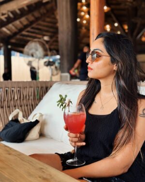 Nimmy Arun Gopan Instagram - Spent my birthday just the way I love—slow and serene. Lunch at a beautiful cafe, a peaceful beach view, and the perfect sunset. There’s something magical about the ocean, always grounding me. There’s just something so calming about watching the sunset on the beach—it’s where I feel most like myself. 

So grateful for the love, the laughter, and the warm wishes. 

Here’s to many more days like this, surrounded by good food, good friends, and endless sunsets. ☀️