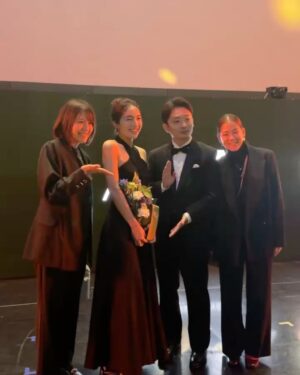 Nimura Sawa Instagram - Asia Contents Awards & Global OTT Awards 2024

新人賞を頂きました。
私にとって初めての授賞式でした。
共にノミネートされた山西さん、本間さん、雫石さんと共に参加させて頂きました。
本当にびっくりして今まで関わって下さった方々の顔がよぎって何を言ったか覚えてないくらい感動していました。
釜山でSHUT UPを評価して頂き共感して頂けたことが何よりも嬉しく誇りに思っています。
SHUT UPのスタッフ、キャストのみなさん、、、みんなのおかげすぎるのです。そしてドラマを観てくださった皆様も本当ありがとうございます。だいすきです。
相変わらず目の前のことを大切に、精進していきたいと思います。

本当に本当に本当にありがとうございました！！！

아주 멋진 배우분들이 계신 가운데 이렇게 신인상을 주셔서 너무 영광이고 행복하고....행복합니다…..아직 부족한 사람이지만 좋은 작품을 보여드리기 위해 앞으로도 노력하겠습니다💪🏼
또 어딘가에서 만날 수 있길....
건강하고 행복하게 지내세요!!!!!! 
진심으로 감사합니다🇰🇷부산 사랑한데이♡