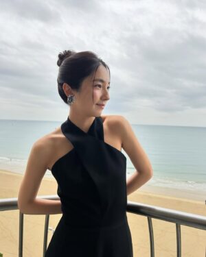 Nimura Sawa Instagram - Asia Contents Awards & Global OTT Awards 2024

新人賞を頂きました。
私にとって初めての授賞式でした。
共にノミネートされた山西さん、本間さん、雫石さんと共に参加させて頂きました。
本当にびっくりして今まで関わって下さった方々の顔がよぎって何を言ったか覚えてないくらい感動していました。
釜山でSHUT UPを評価して頂き共感して頂けたことが何よりも嬉しく誇りに思っています。
SHUT UPのスタッフ、キャストのみなさん、、、みんなのおかげすぎるのです。そしてドラマを観てくださった皆様も本当ありがとうございます。だいすきです。
相変わらず目の前のことを大切に、精進していきたいと思います。

本当に本当に本当にありがとうございました！！！

아주 멋진 배우분들이 계신 가운데 이렇게 신인상을 주셔서 너무 영광이고 행복하고....행복합니다…..아직 부족한 사람이지만 좋은 작품을 보여드리기 위해 앞으로도 노력하겠습니다💪🏼
또 어딘가에서 만날 수 있길....
건강하고 행복하게 지내세요!!!!!! 
진심으로 감사합니다🇰🇷부산 사랑한데이♡
