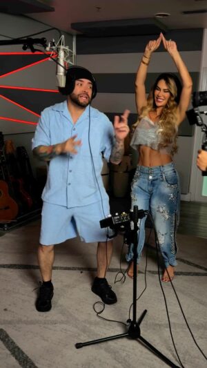 Ninel Conde Instagram - Regresamos a la música con esta colaboración con @nacho un talento venezolano sin precedentes ! Con la producción de @alcover surge este tema de composición de los tres llamado “Báilame lento” 💃🏻. Aquí estamos haciendo el video y en verdad no podemos esperar para que escuchen este tema que les va a encantar !.
Cuéntenme qué les parece esta junta !! 🇻🇪🇲🇽♥️
.
.

Make up @miltontabares 

Hair @hugoquinonesmakeup 
Stylist @paolacappa  and @benditoclosetstyle 
Top by @otaymazerpadesigns