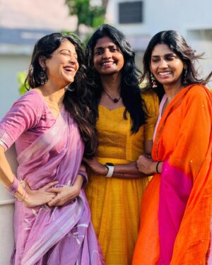 Niranjani Ahathian Instagram - Just three sisters 
and their incredible love stories 🤍

#family #sisters #blended #blessed