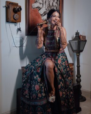 Nishtha Gandhi Instagram - Mehendi moodboard: Prints, hues of green, laughter in every frame, tears in some and a cute furry friend stealing the show. Just some of the images that made my mehendi how it was ♥️
Photos: @weddingrams 
Bride’s outfit: @kalista.official 
MUA: @sanyaamanocha 
Mehendi: @lalitbridalmehandiartist 
Jooti: @5_elementsbyradhikagupta 
.
.
.
#mehandi #mehendioutfit #shaadikaseason #punjabiwedding #weddingrituals 
#vintageaesthetic #indianweddinglook