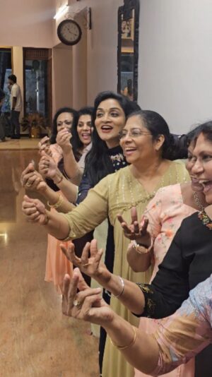 Nitha Promy Instagram - നല്ല കുറേ പെരുന്നാള്‍ ഓര്‍മ്മകള്‍..അതല്ലേ എല്ലാം....

#family #gettogether #malayali #perunnal #2025 #memories #instagram #reels #mallu #viral #mallugram #instagramers #nithapromy #instagood #viralreels #life #explore #happiness #shorts #fun #familytime #instagramreels #reelsinstagram #reelitfeelit #reelcheyyufeelavvu #fyp #familyreels #kerala