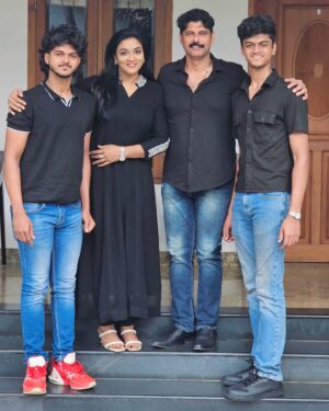 Nitha Promy Instagram - Team Black...

#pic #family #team #malayali #mallu #promyfamily #happiness #instapic #photooftheday #photo #familyphoto #photography #picoftheday #instagramers
#promykuriakose #nithapromy #ronithpromy #richardpromy #angamaly #angamalydiaries #instagram #instagood
