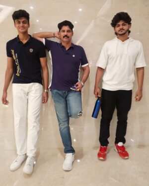 Nitha Promy Instagram - All fingers are not the same in length, but when they bend, all stand equal.. Life becomes easy when we bend & adjust to all situations......

#pic #wednesday #family #photo #familyphotography #perfect #happiness #life #instagram #instapic #instagood #instafamily #love #explore #explorer #fyp #malayali #trendingmusic #mallu #instagramers #promykuriakose #nithapromy #ronithpromy #richardpromy